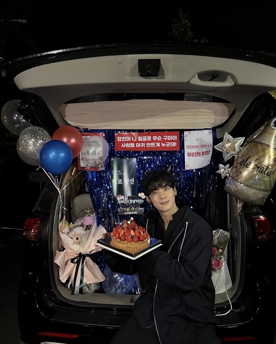 「脸蛋天才」车银优用黏土制作的本人的脸！网友：看一次笑一次