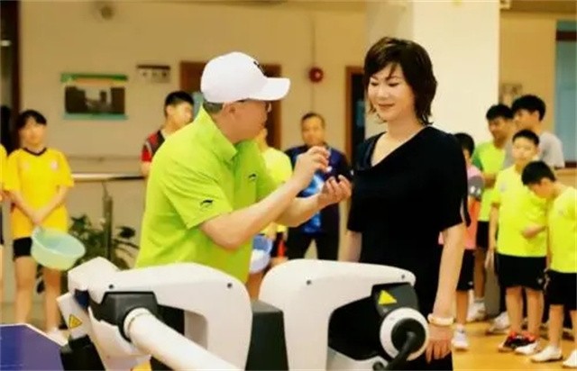 初代乒坛大魔王：许昕的恩师，拿了59个冠军，年近60仍旧美艳动人