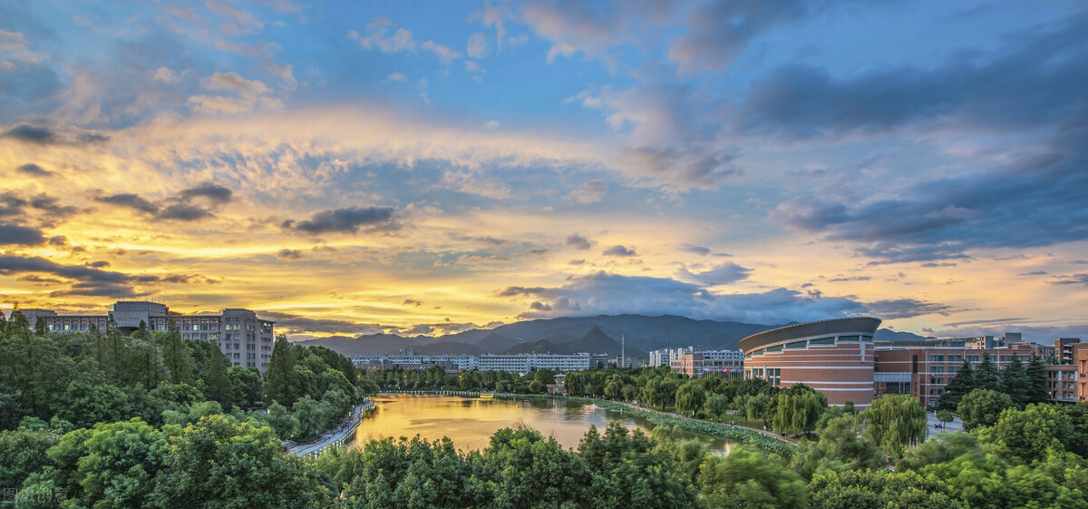 想当老师，考什么类型的证书有利于考编，也有利于以后的职称晋升