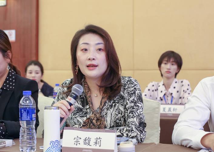 中国内地三大名媛千金，身价个个超百亿，7小时都逛不完自家豪宅