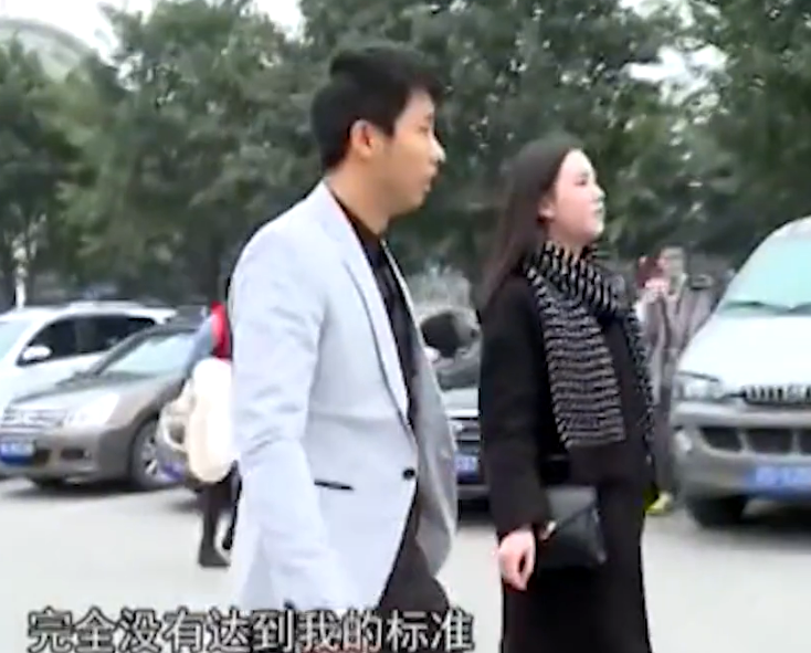 美女去相亲，嫌弃小伙种种不是，看到豪华别墅后，直言：何时结婚