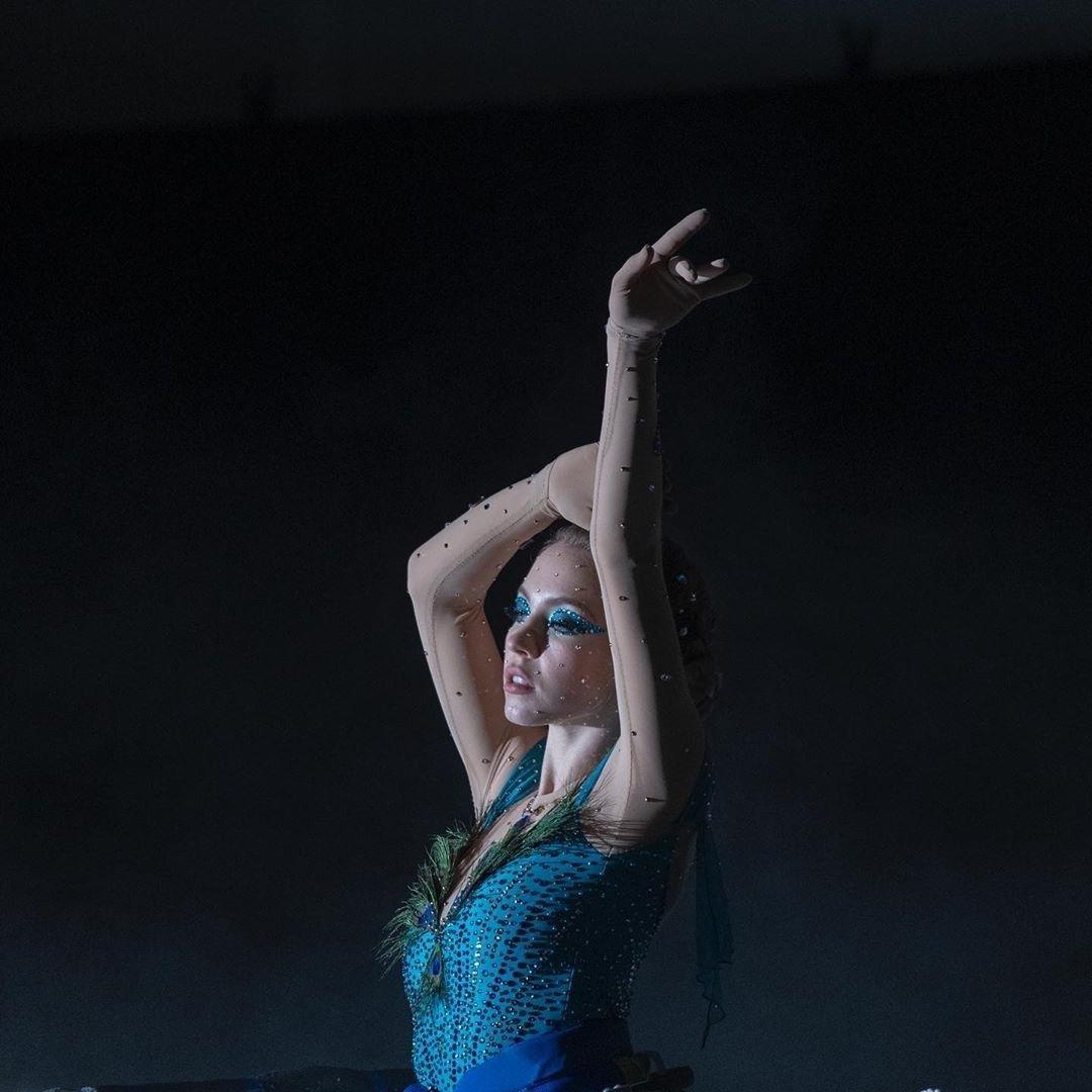 好莱坞美少女爆红！金发碧眼身材火辣，却被骂丑直播爆哭？