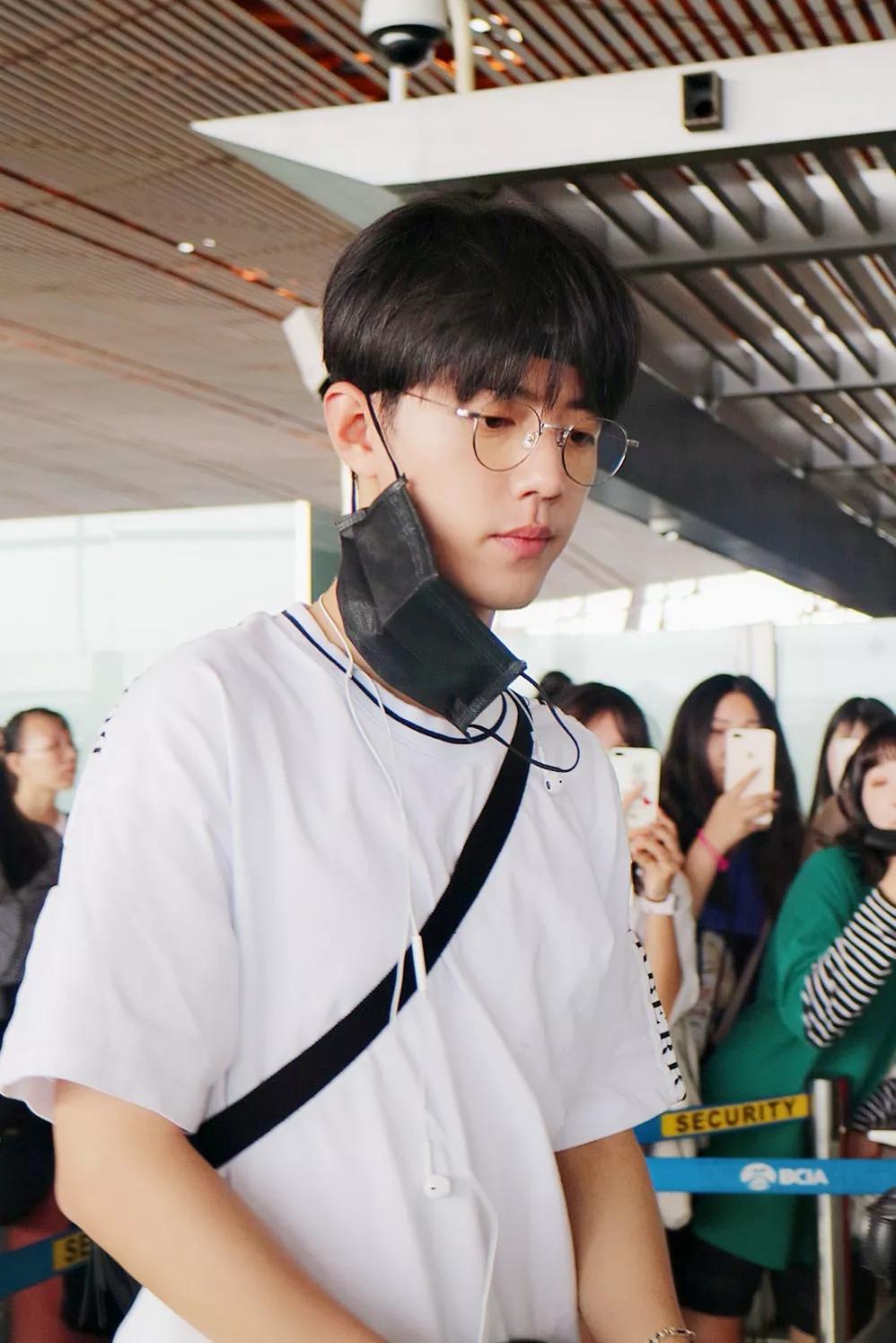 考古肖战:2018年9月—12月机场时间线汇总,今天请叫我收图狂魔