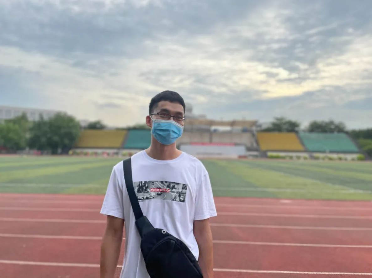 “高考钉子户”唐尚珺：复读12年只为上清华，33岁的他还要再战