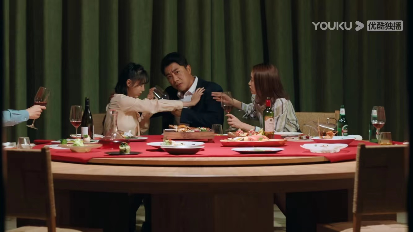 女心理师：被上司醉酒性侵的李薇，穿着暴露，是原罪还是借口？