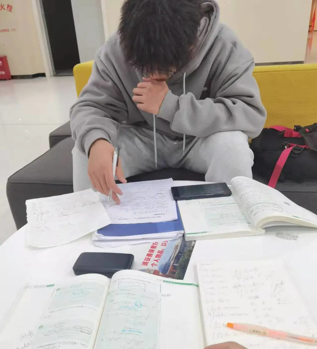 温书迎考 人工智能学院2021级电信类4班开展 期末诚信考试 主题班会