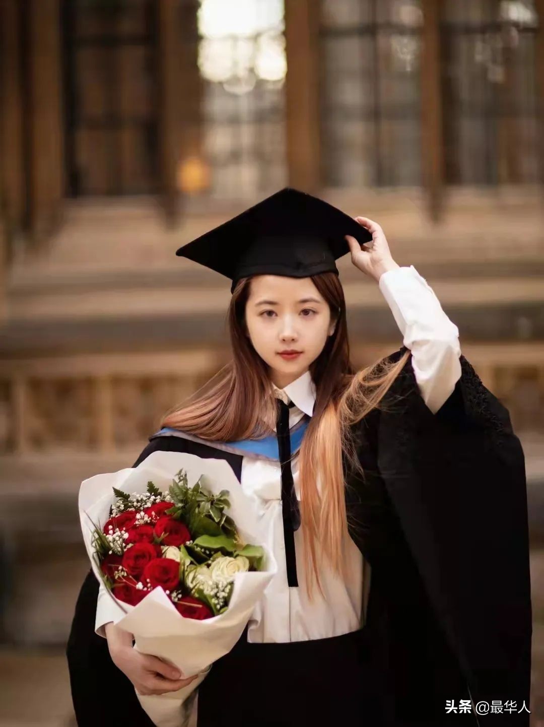中国女孩牛津第一毕业，却遭网友围攻：她有什么错