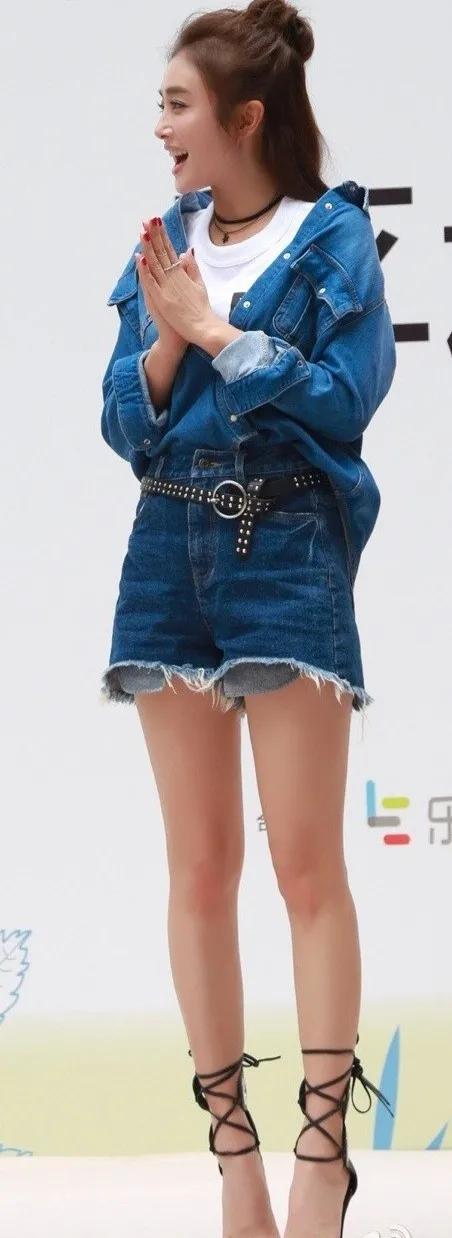 秦岚李紫婷身同穿牛仔短裤，一个清纯，一个靓丽！谁赢了？