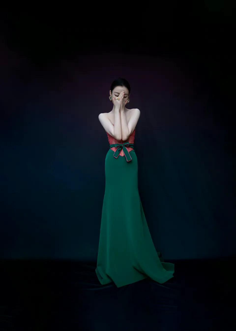 高级的是五颜六色的幕布吗？不 是倪妮