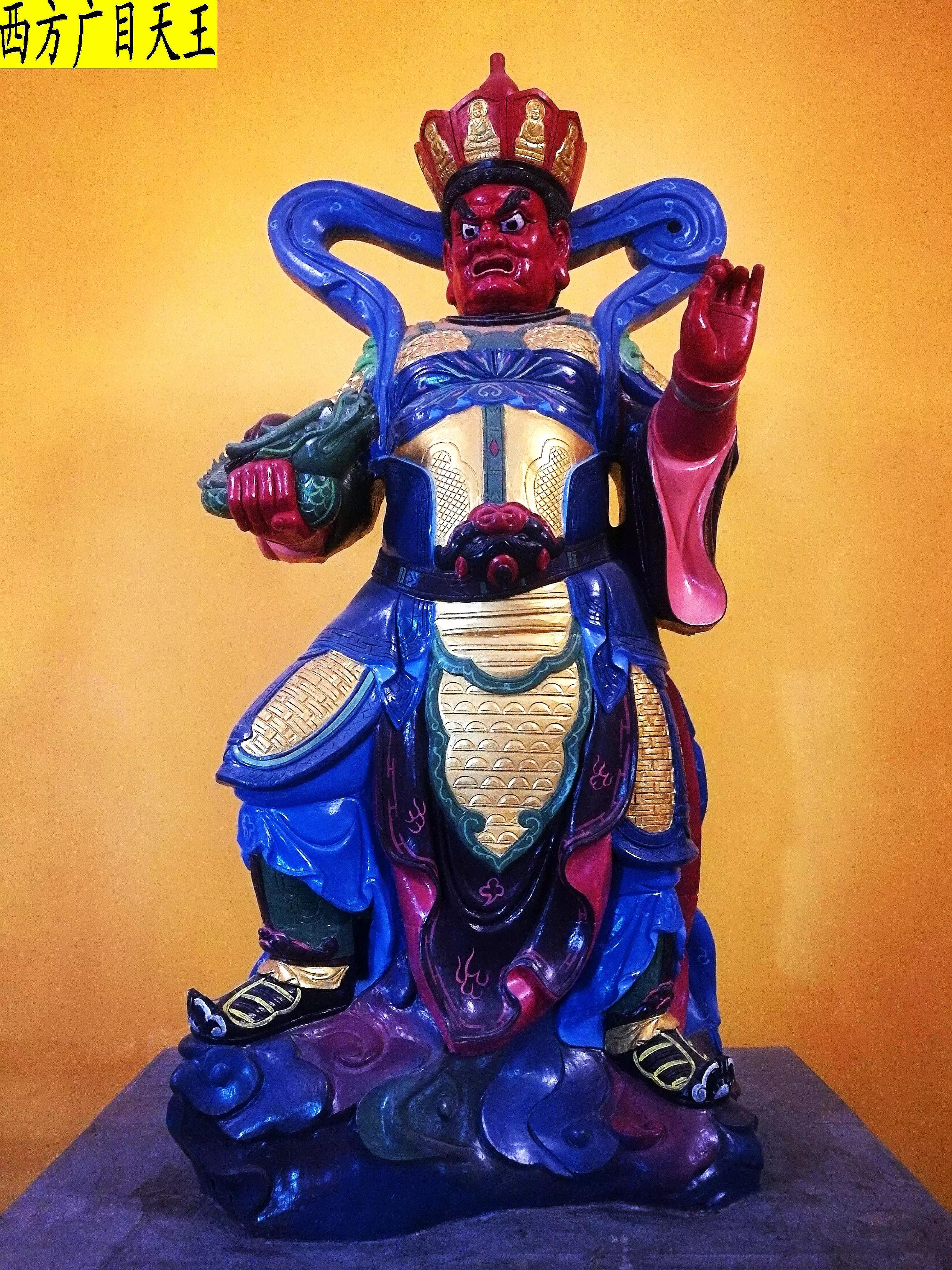 拜完诸佛,进入最里面的殿宇,居中供奉七佛(毗婆尸佛,尸弃佛,毗舍浮佛