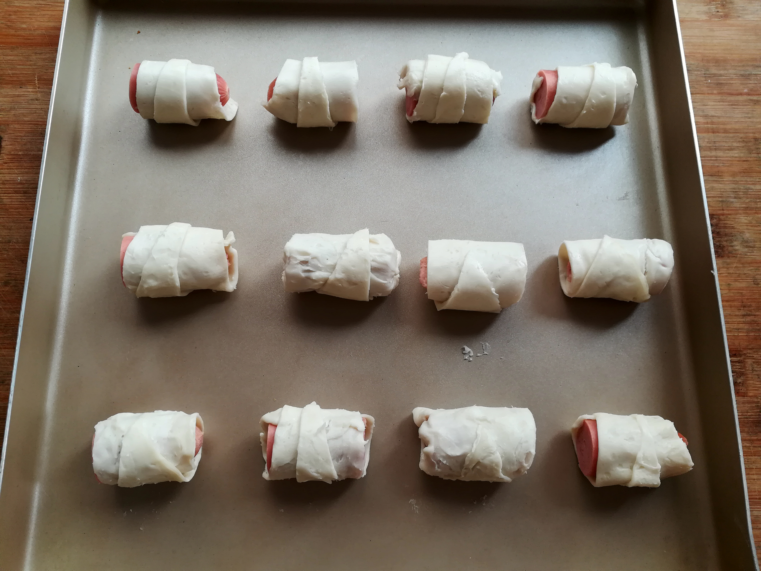 简易版手抓饼做酥皮，包着美味的香肠，简单快手又美味