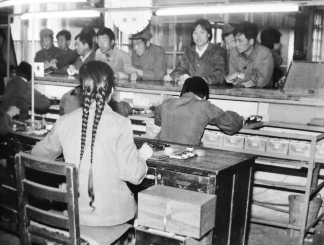 1963年，女会计携全厂工资消失，21年后竟被发现掩藏在水泥里