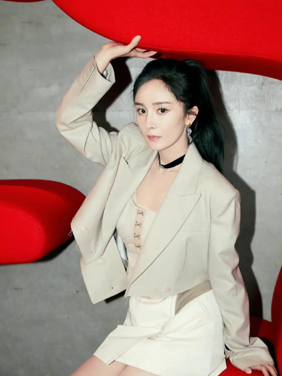 6.7图:刘亦菲 杨幂 周也 任敏 迪丽热巴 陈飞宇 韩庚 杨蓉 檀健次
任嘉伦