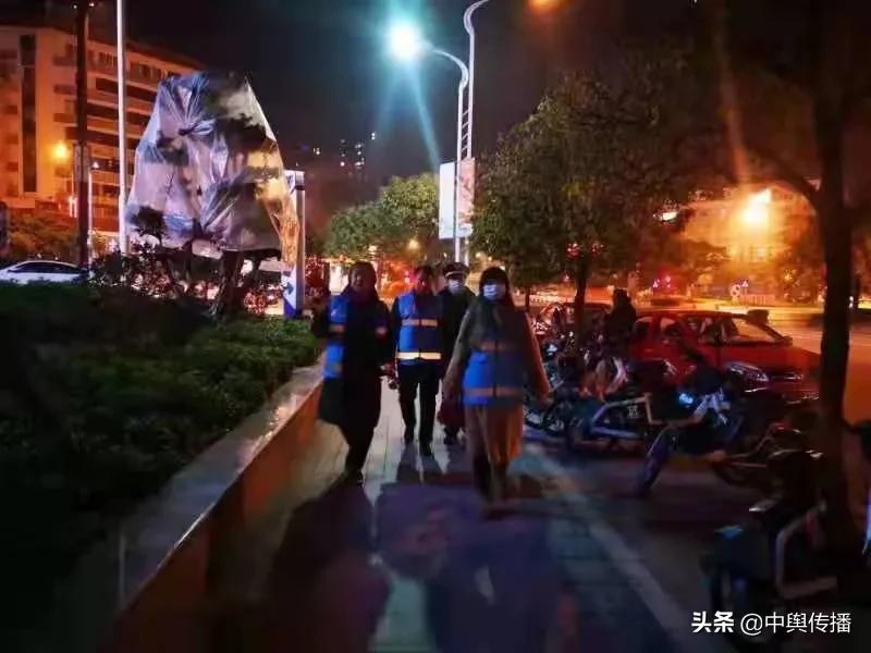 玉溪街道脚盆田社区：除夕之夜风中坚守 禁燃禁放守护平安