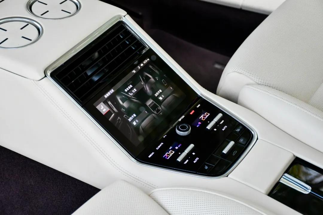 跑车的操控,豪车的舒适,这台保时捷比奔驰更香?