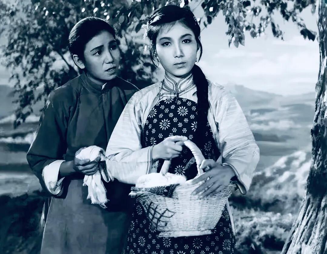 泪目！赵丽蓉去世22周年，儿子回故居悼念：妈，我看您来了