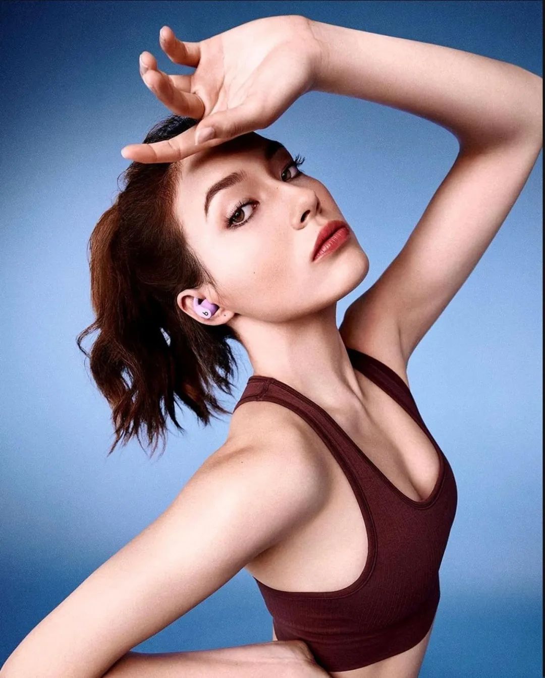 谷爱凌撞脸“港姐”陈凯琳，五官深邃身材高挑，连气质都很相似