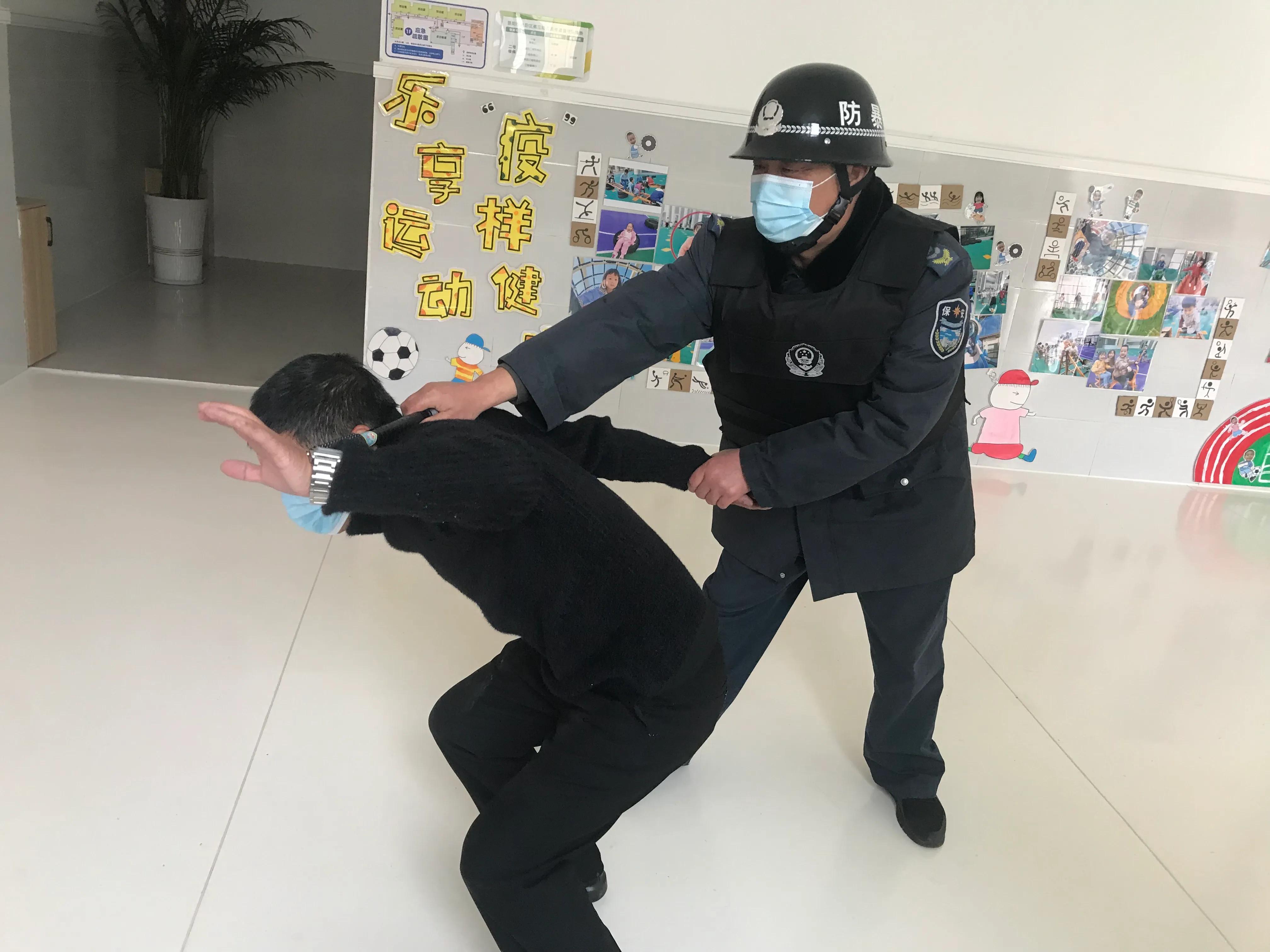 旌阳区第三幼儿园开展防暴应急演练