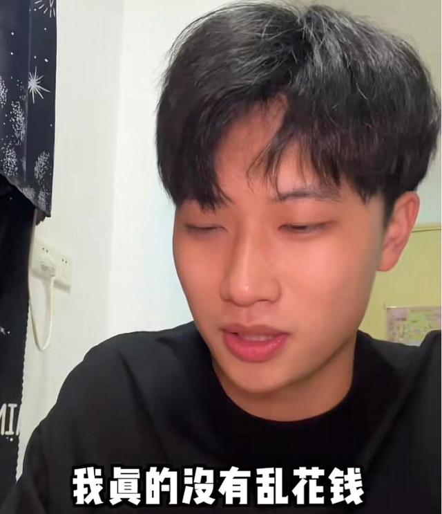 上海，大学生哭诉2000元生活费不够花，妈妈批评乱花：拍视频证明