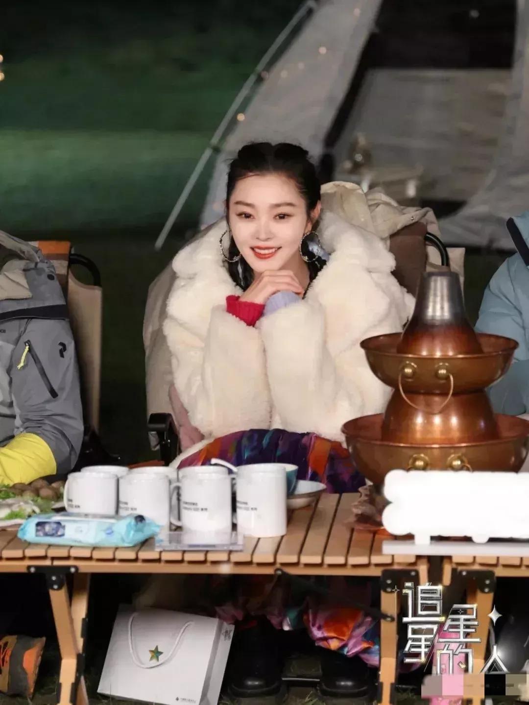 宋轶总是快乐甜美的样子，总能被这个姑娘的笑容打动