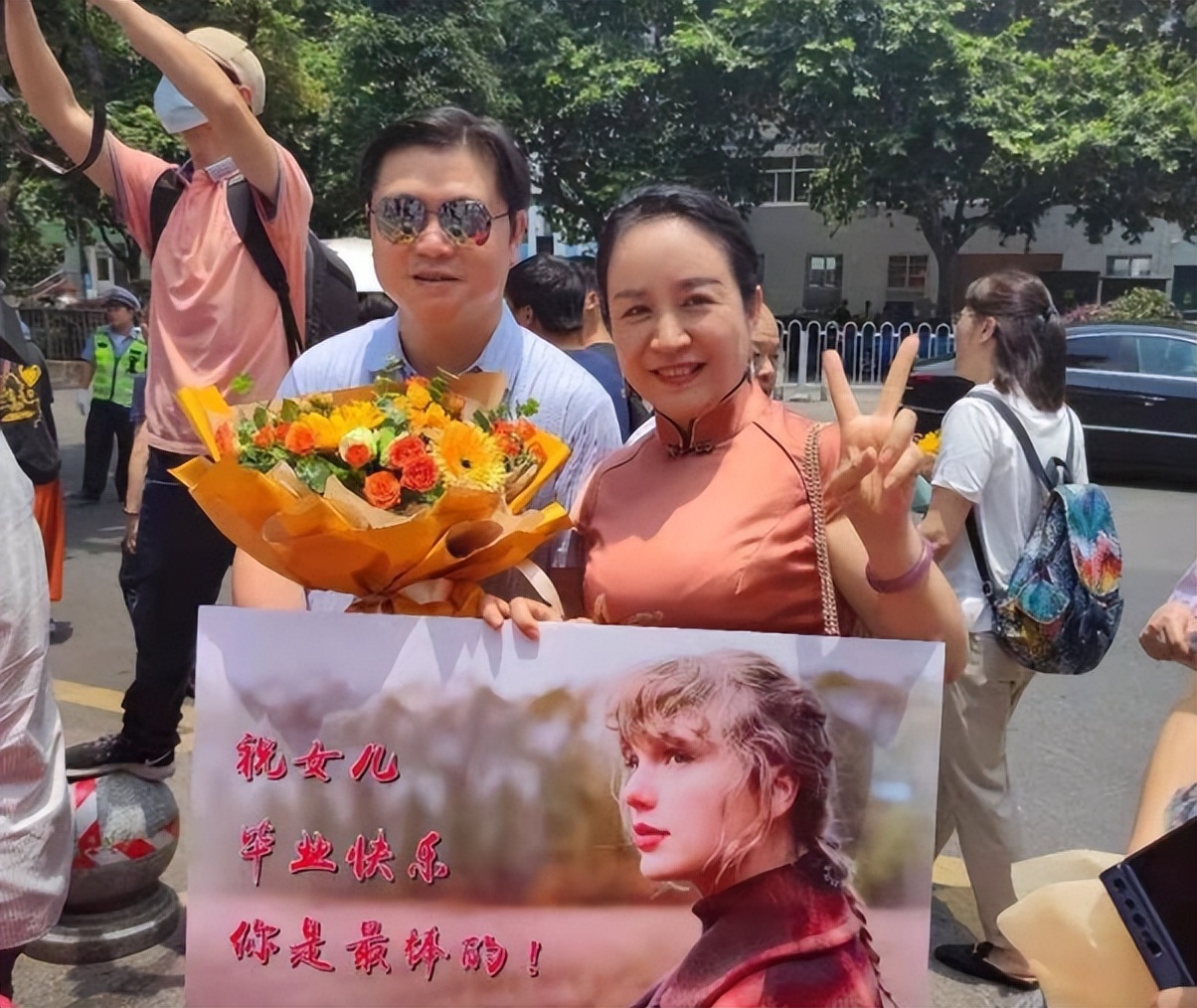 高考将至，家长需要穿旗袍手捧鲜花陪考吗？一线老师对此给出回应