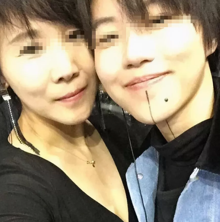 妈妈是亚洲流行天后，爸爸是摇滚教父，为何25岁还被称为“孩子”