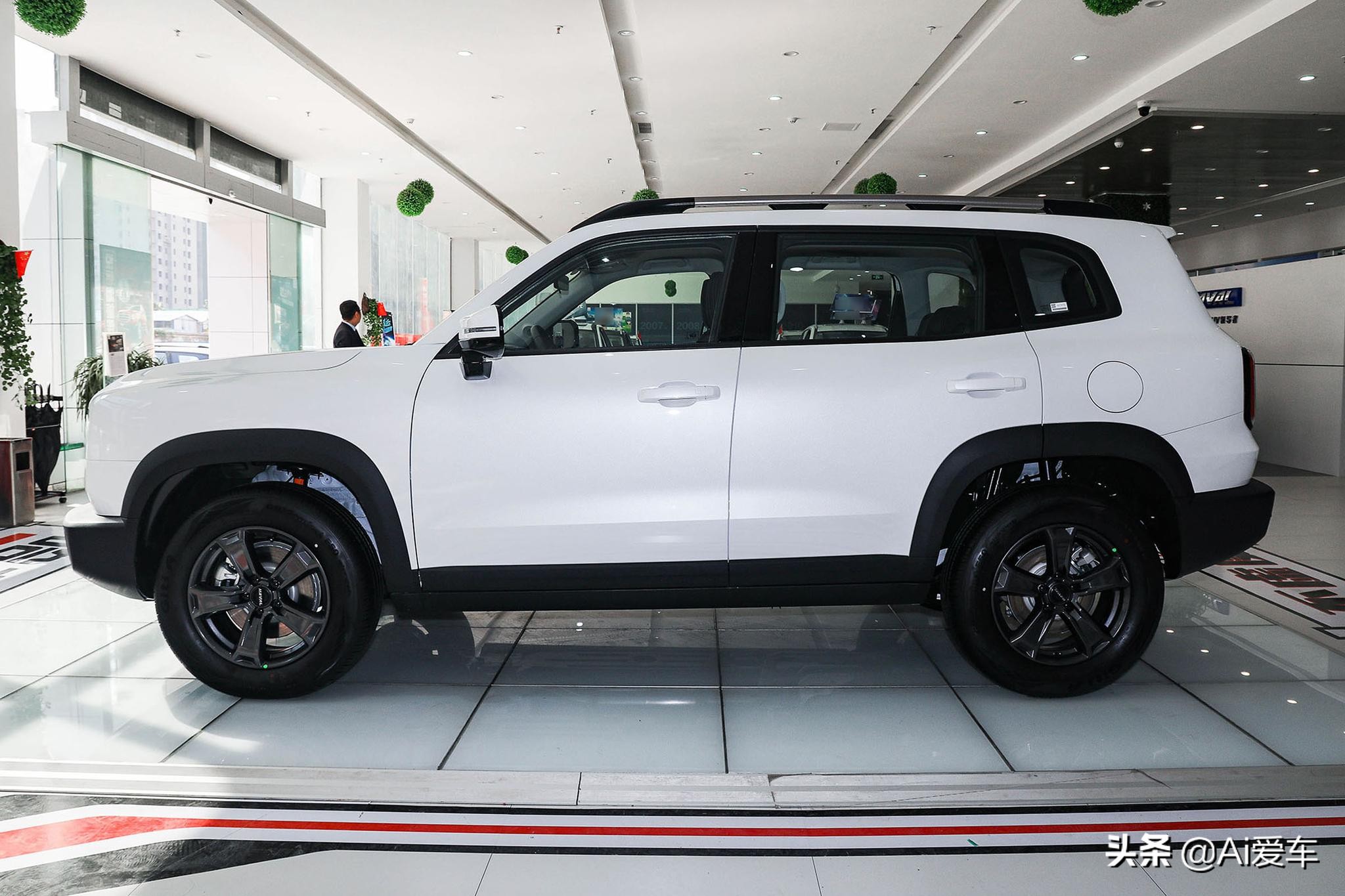 便宜城市越野SUV，大空间满足家用，增压低油耗，带你看哈弗大狗