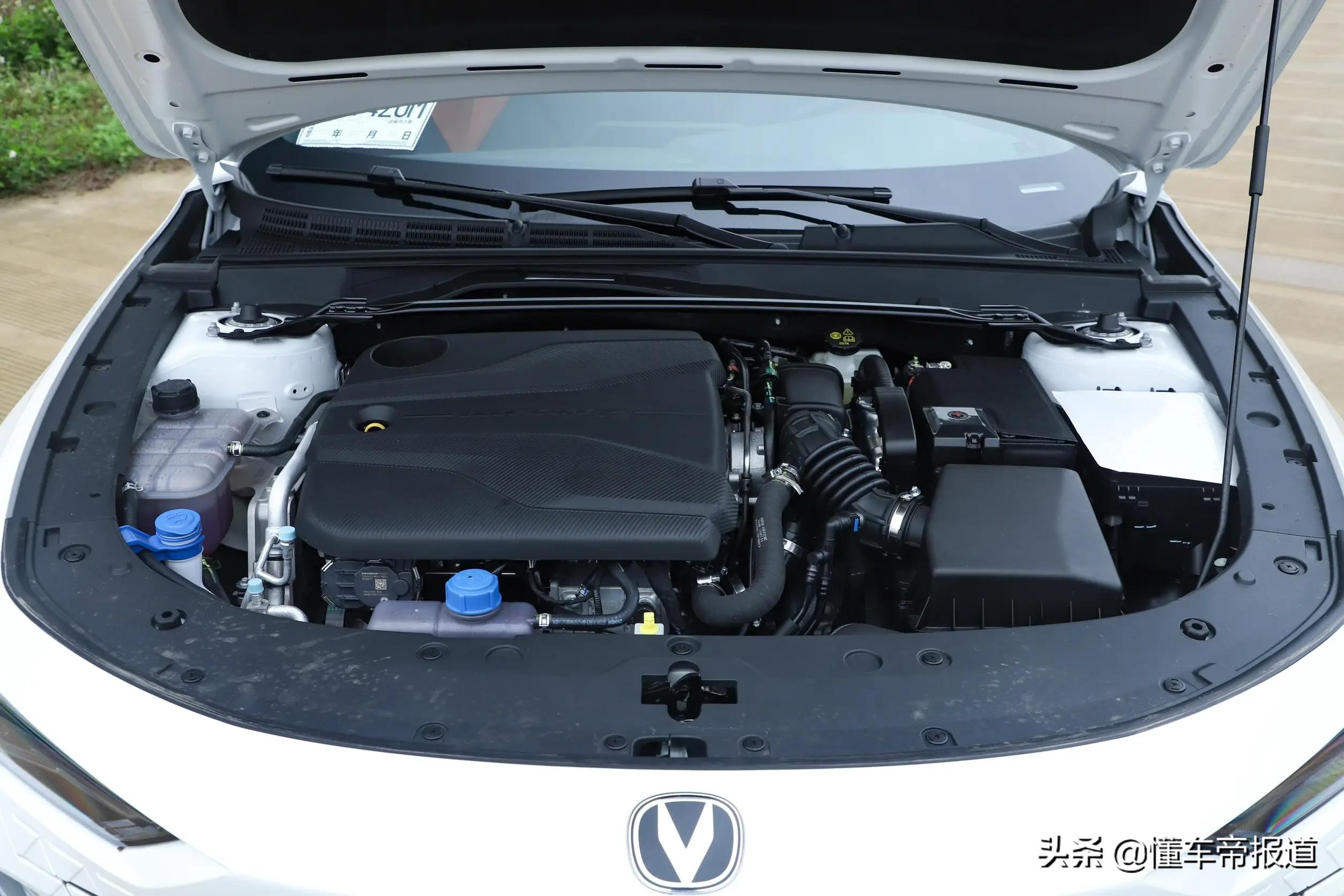 新车 | 电动尾翼加持!长安UNI-V正式上市,售10.89万元起