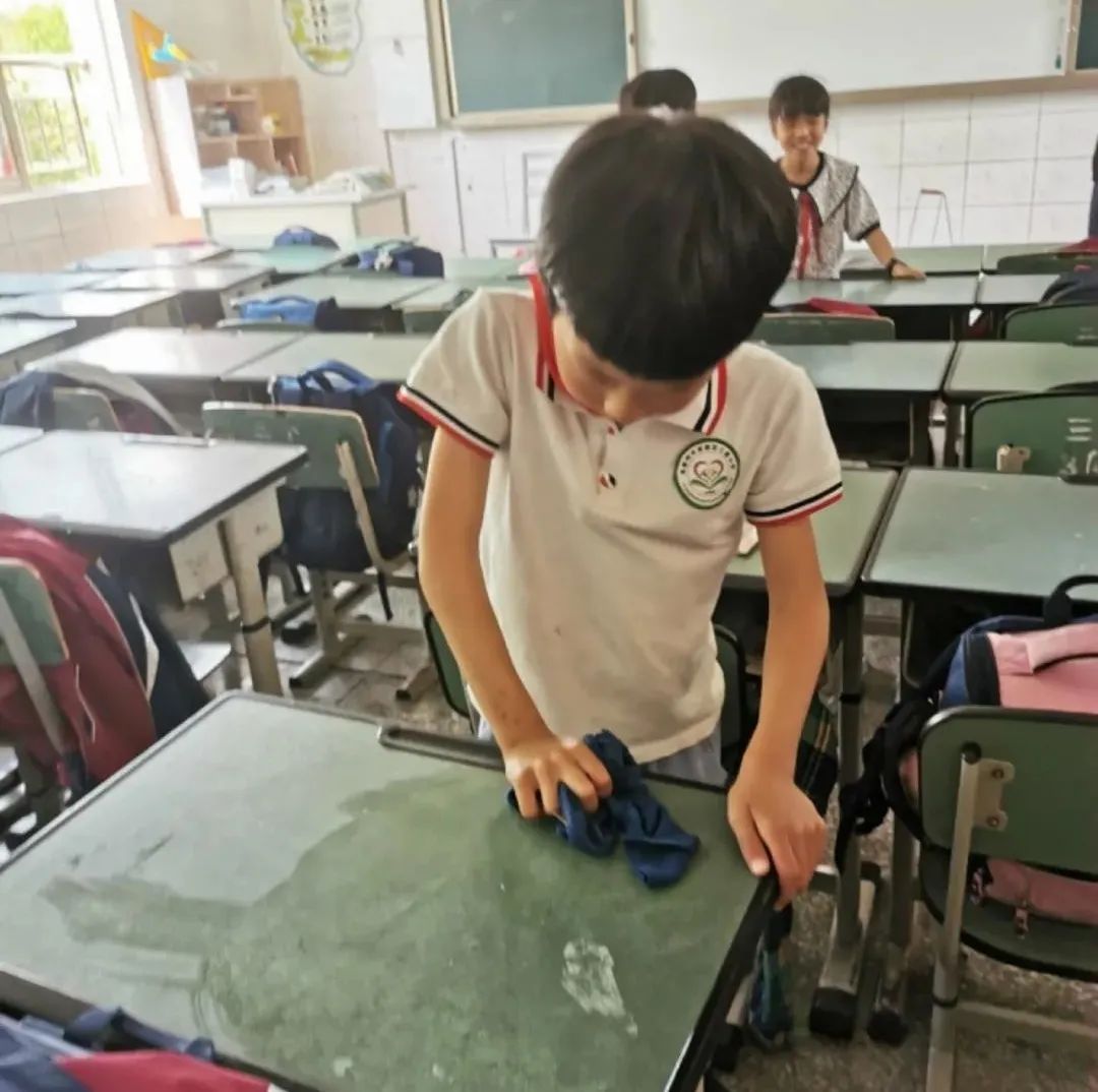 致敬最可爱的人——四川天府新区三星小学开展劳动实践周系列活动