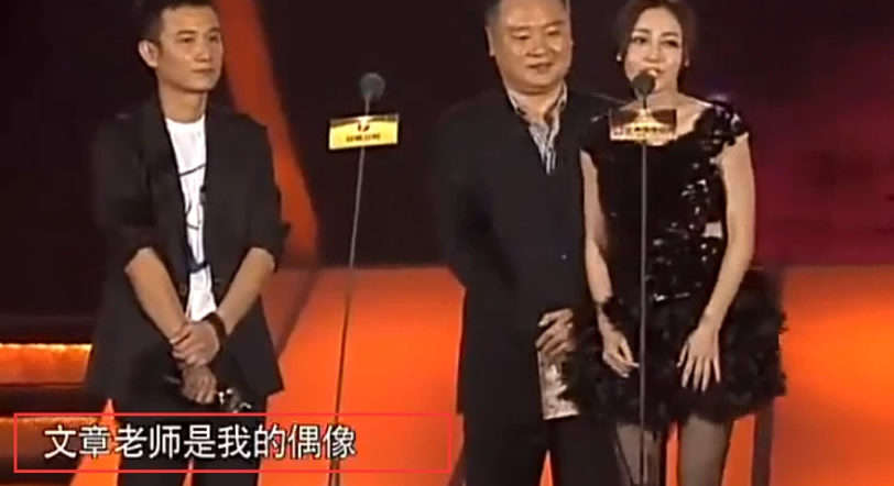 婚后天天被劝分，新年秀恩爱遭质疑，陈晓陈妍希的感情真是塑料？