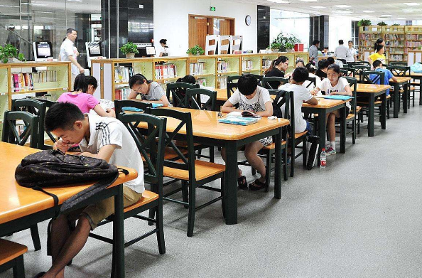 大学食堂WIFI密码火了，能连上都是学霸级别的学生，学渣：我不服