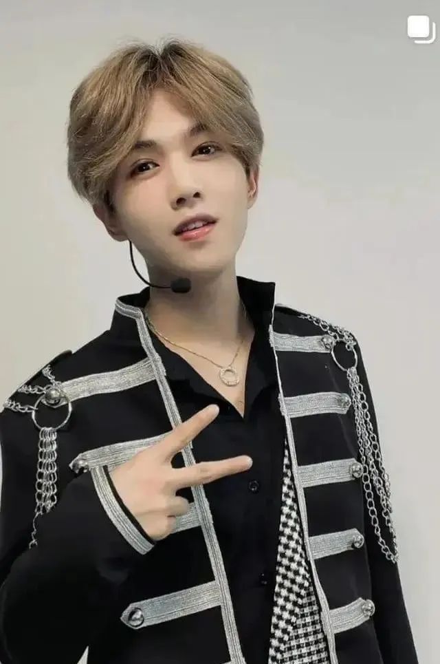 被抵制成这样，还不退圈？