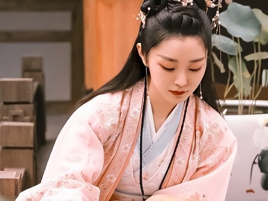 白敬亭新剧开机，尹涛导演，搭档宋轶、刘学义，演绎纨绔子弟