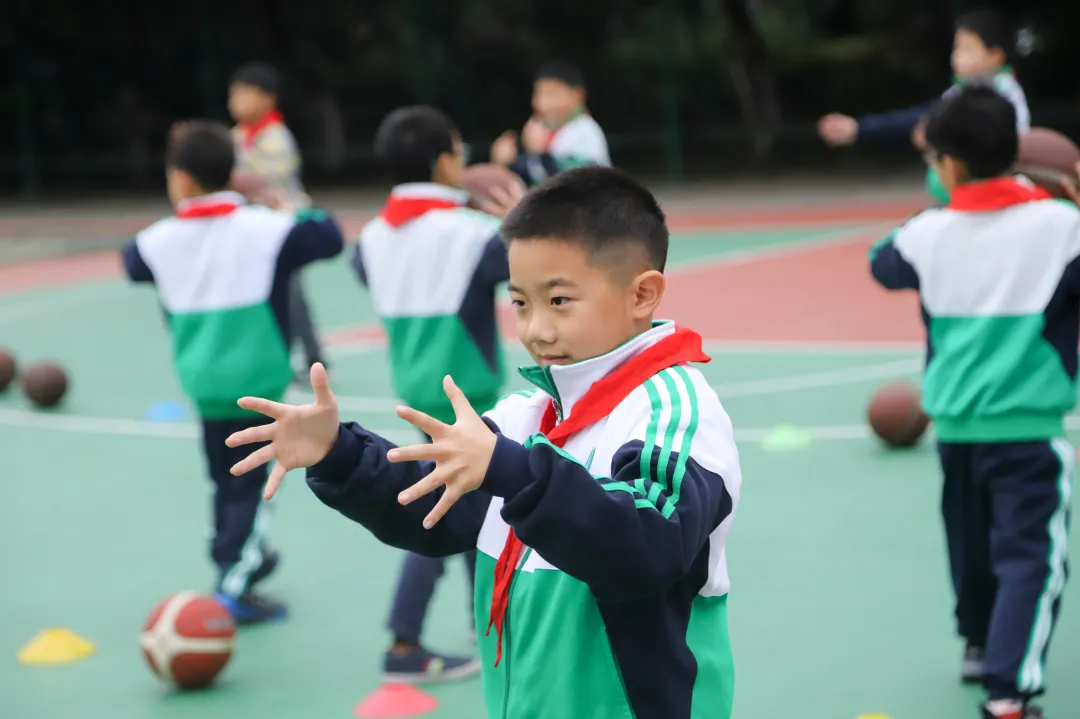 四川天府新区南湖小学（含北区）新教师亮相展示