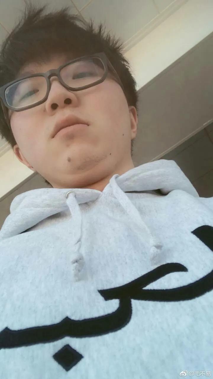 明星百年难得一见的滑稽照。真实的男神女神还不如镜子里的你