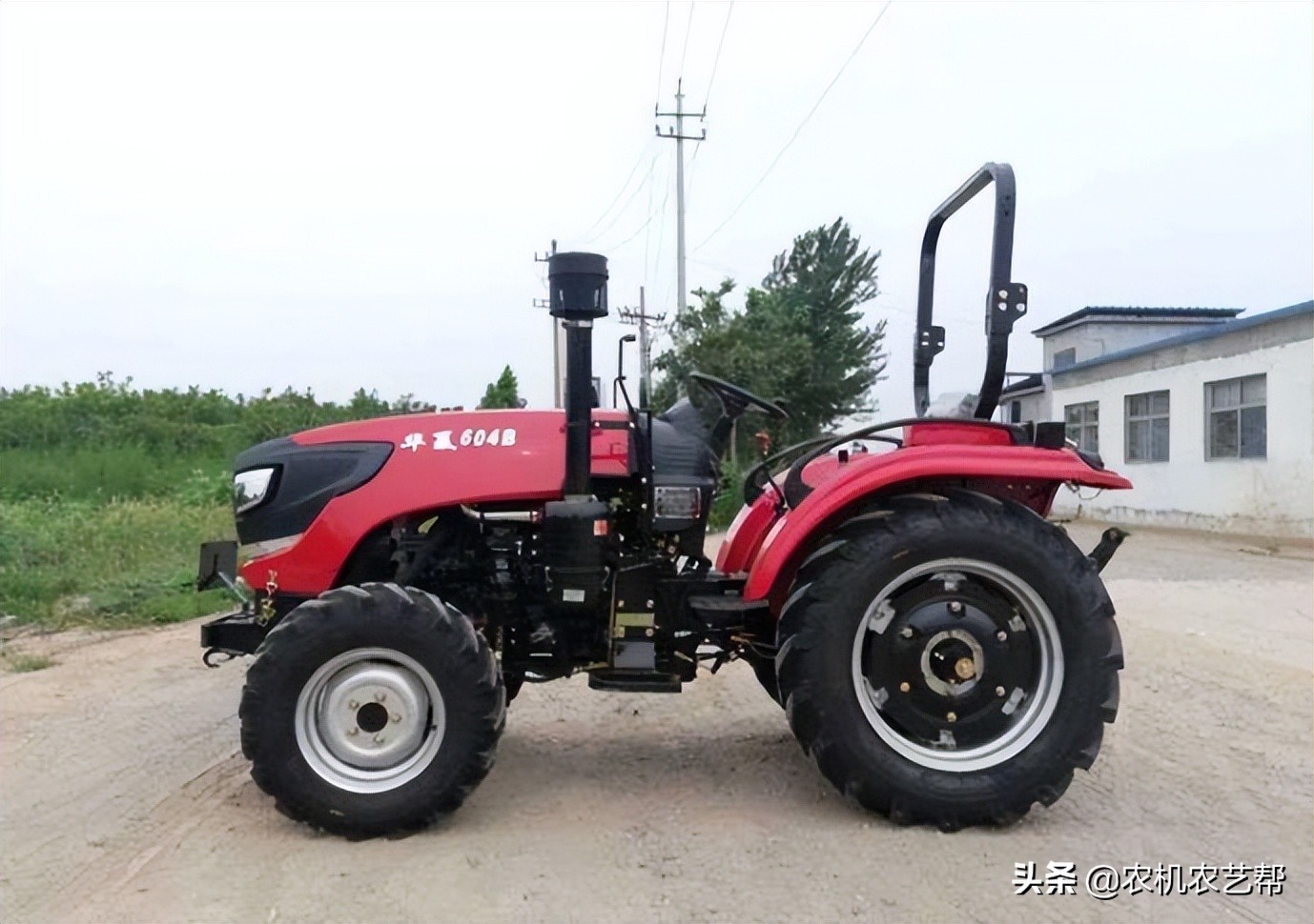 2021銷量補(bǔ)貼第二名：華夏604B拖拉機(jī)，3.5萬(wàn)左右