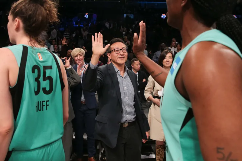 蔡崇信为什么收购nba球员(2019年，蔡崇信35亿美元买下篮网！3年过去了，他赚了多少钱？)