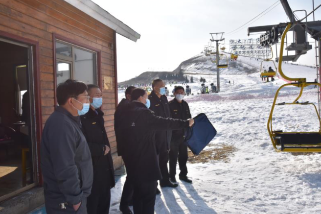 即墨区市场监管局督查金山滑雪场特种设备及餐饮等消费安全