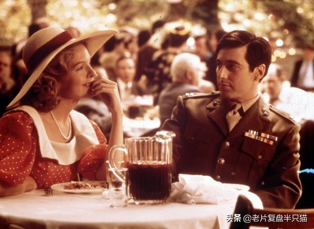 1945年二战结束,维托·柯里昂的女儿康妮举行了盛大的婚礼.