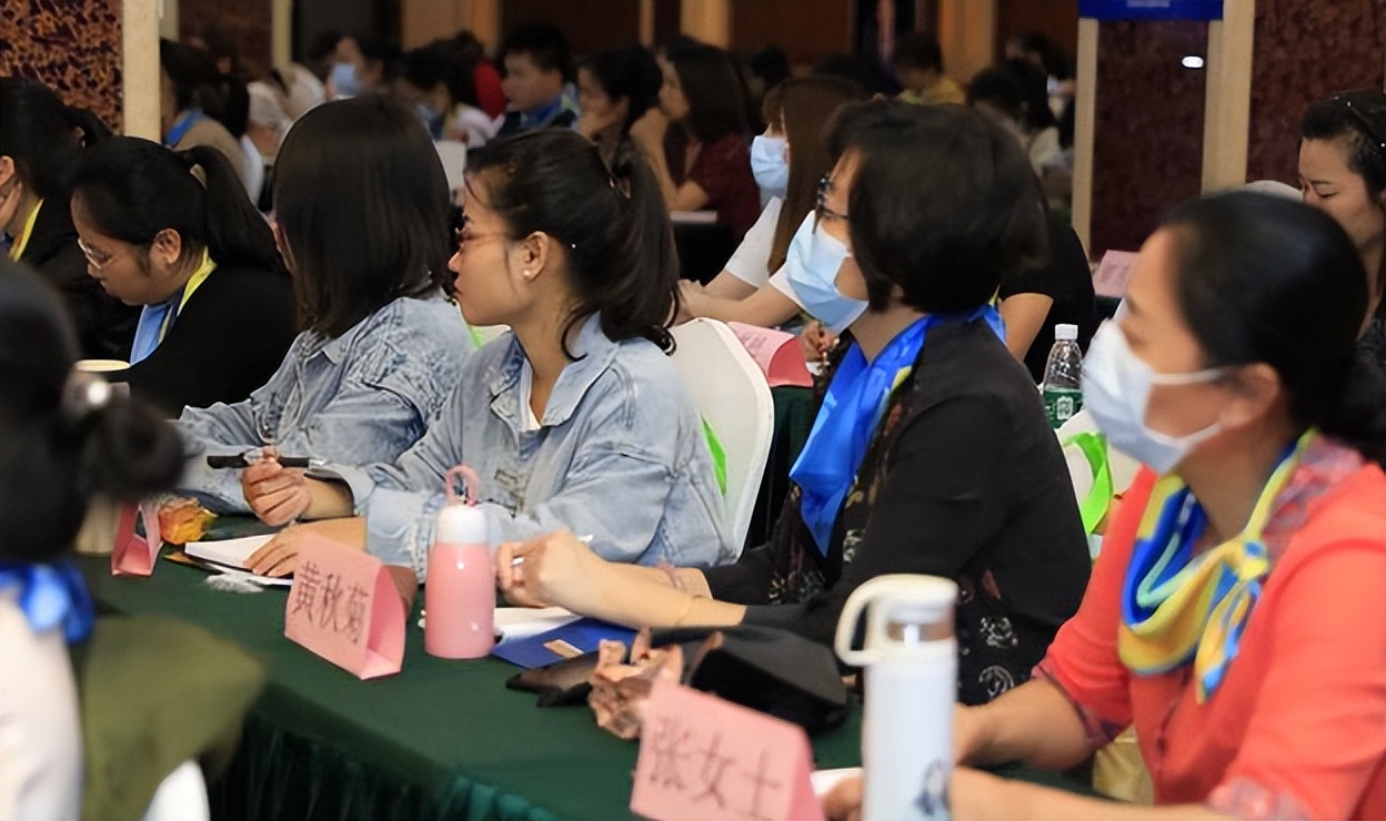 2022本科就业蓝皮书公布，4个专业亮“红牌”，大学生毕业即失业