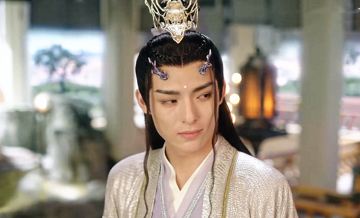 ��������м��ӦԨ��һ������ߣ������յ�һ����Զѷ��ӦԨ����ī