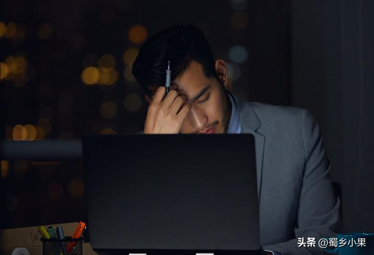 经济学家惊呼：结婚率再创新低！年轻人不能太自私，要以大局为重