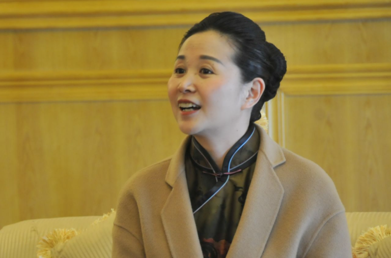 黄菡倒追老公恩爱31年54岁重返舞台孟非的最佳搭档