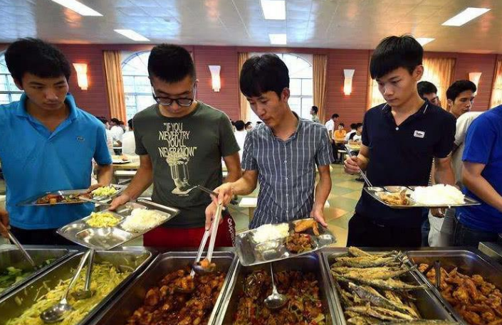 大学每月3000元生活费多吗？看完这张档次表，家长感觉被骗了