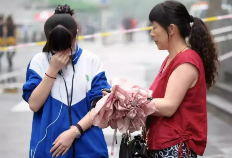 “为了你的前途我忍了”，高三家长能有多卑微？说多了都是眼泪