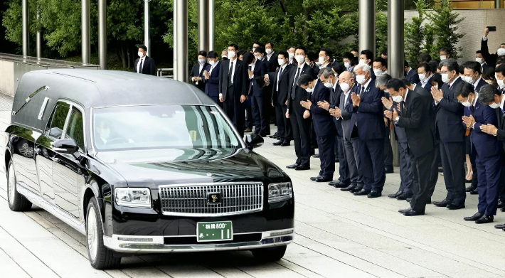 日本没有为安倍举行国葬，那谁配享受国葬待遇呢？