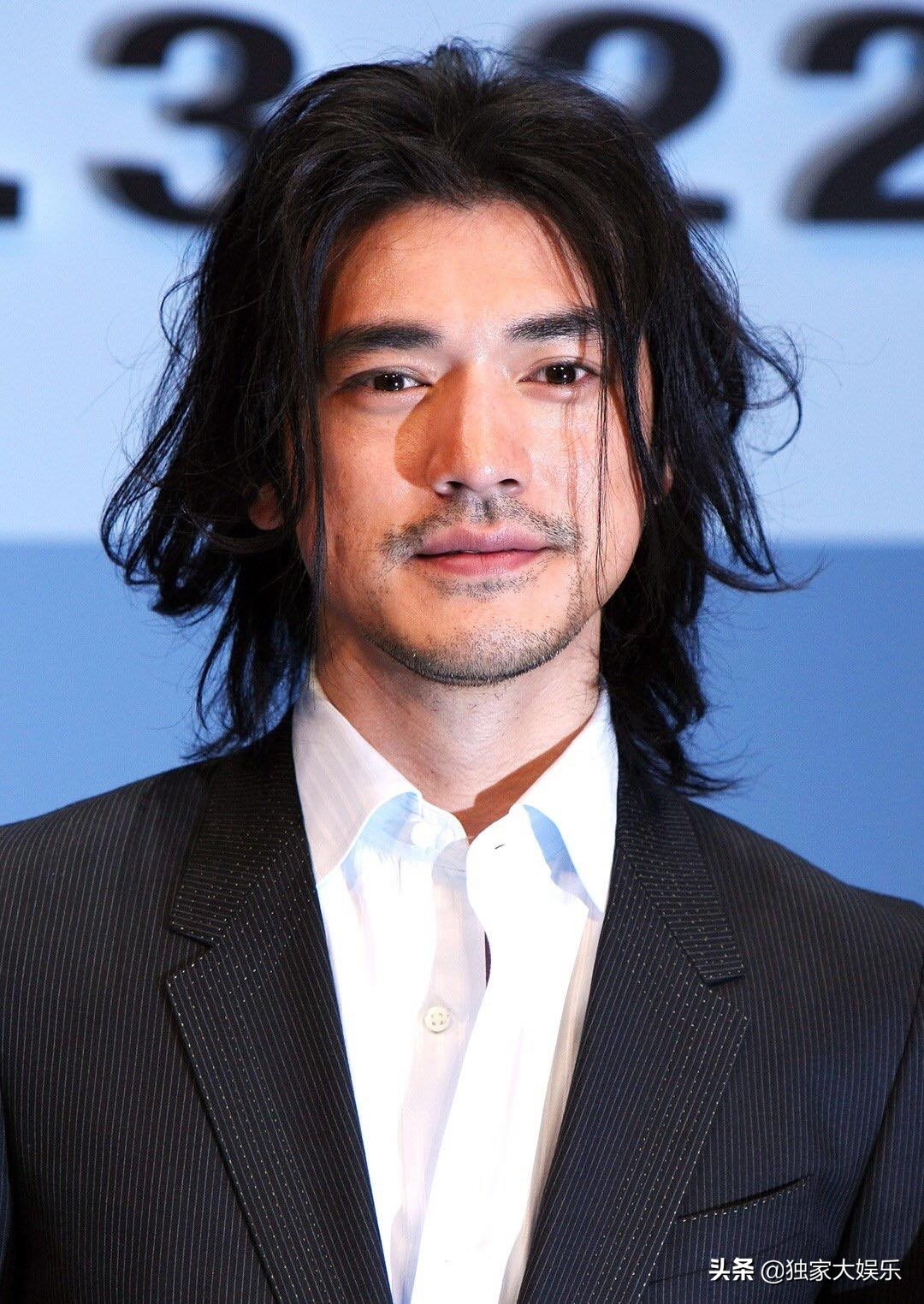 留长发却不娘的5位男明星,个个五官硬朗,野性又帅气