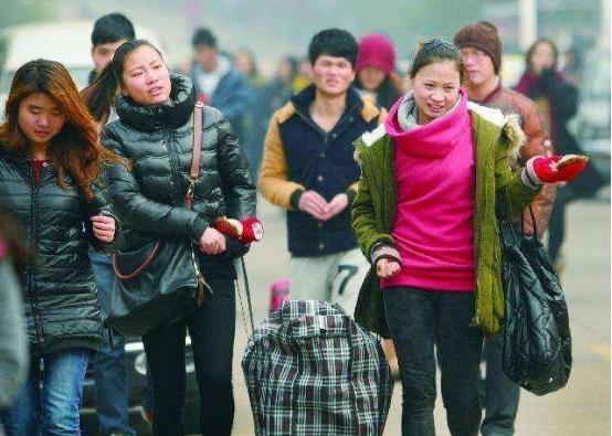 北京、山东、浙江多地提前放假，学生迎来长假期，还有一个坏消息