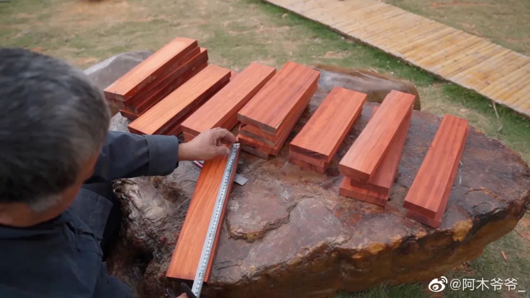 油管获赞1000万，广西大爷造出2600年前鲁班凳，千万老外大赞厉害