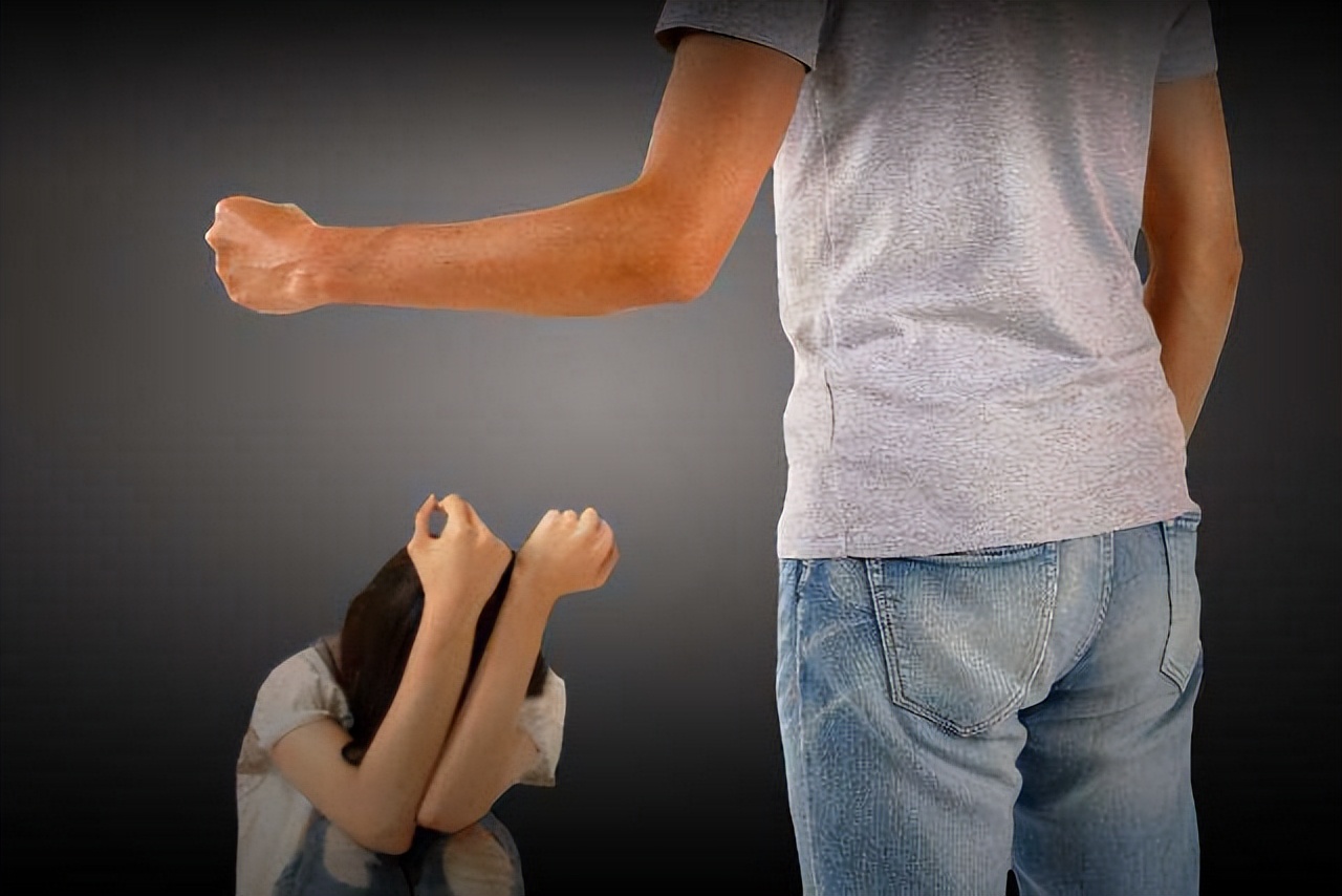 外国学校打屁股视频（不听话就打）